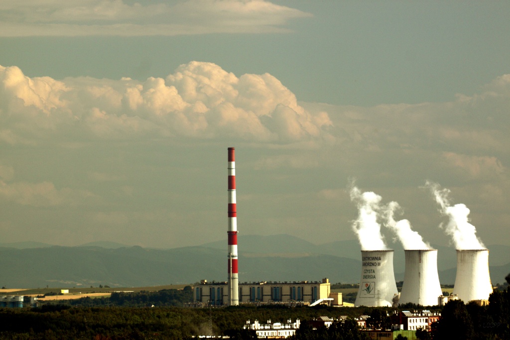 IMG_0094x.jpg - 10.07.2012 elektrownia Jaworzno III na tle góry Żar